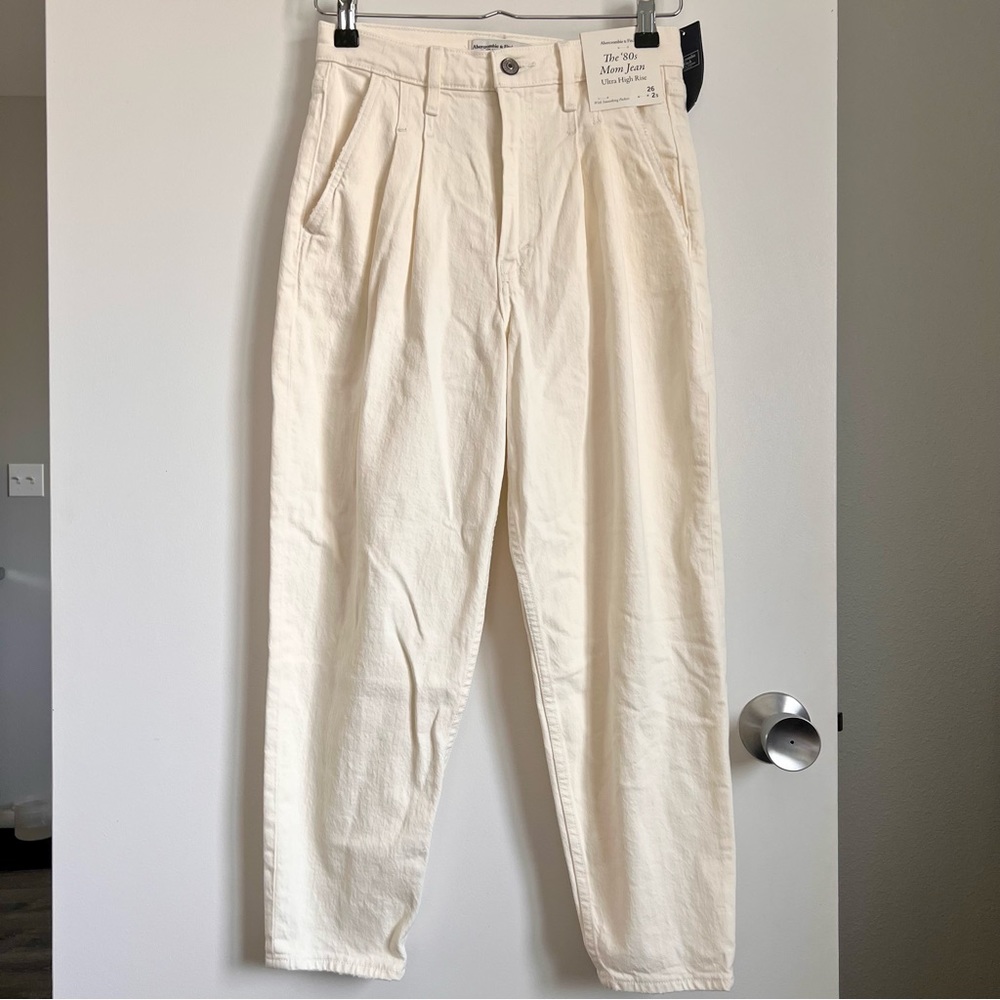 NWT A&F Ultra High Rise 80’s Mom Jean